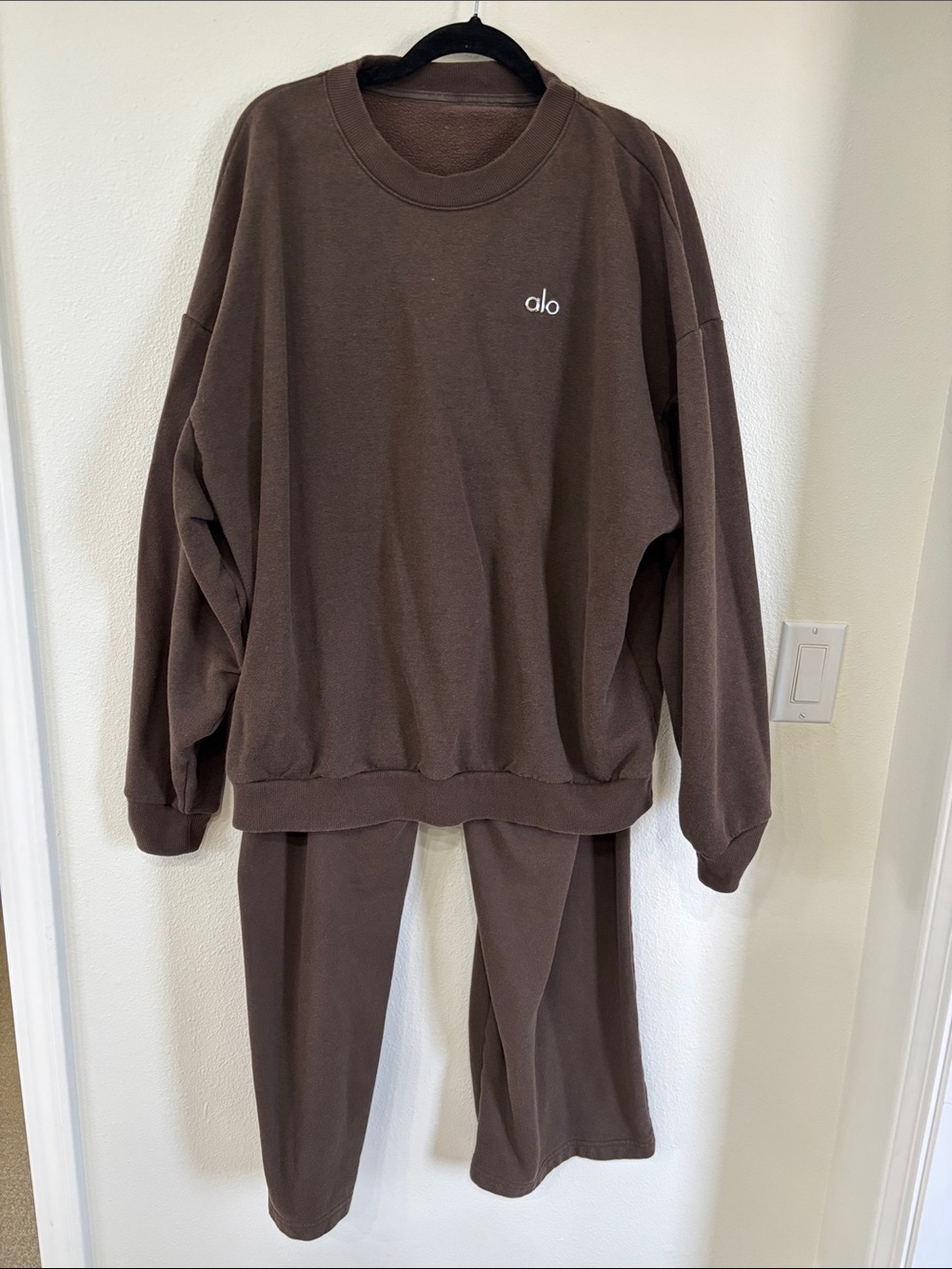 ALO Yoga Womens Brown 2 Piece Sweatsuit: Crewneck Sweatshirt & Sweatpants